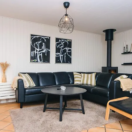 Three-bedroom In Toftlund 32 *