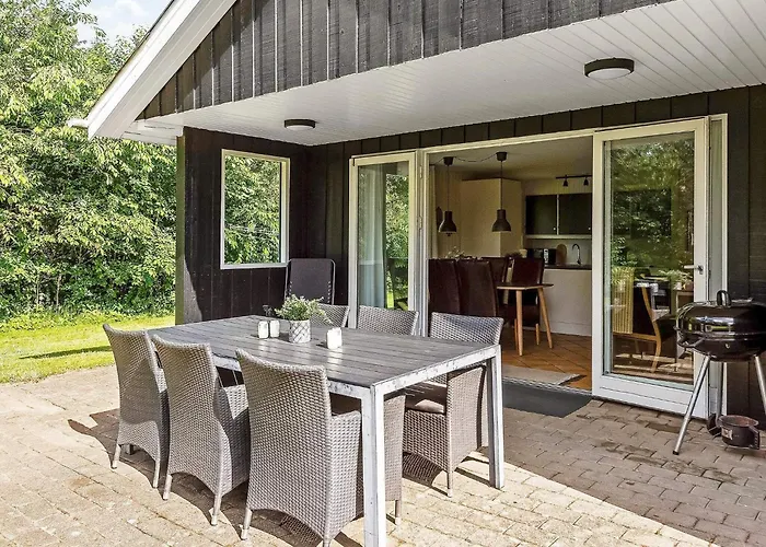 Three-bedroom In Toftlund 32 *