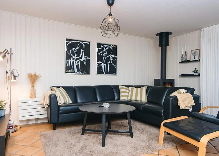 Three-bedroom In Toftlund 32 *